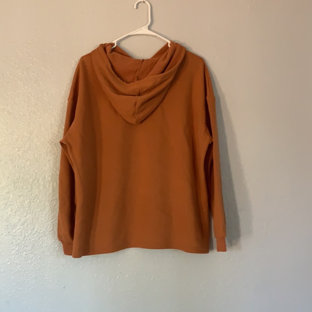 Rust tan sweater - Picture 2 of 3